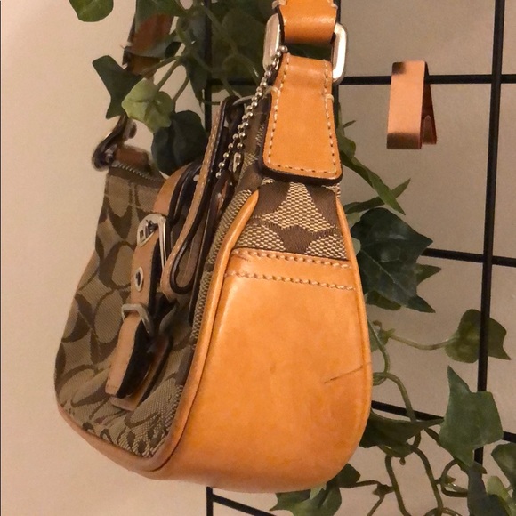 Vintage Coach - Picture 2 of 6